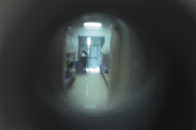 温州龙湾区实验中学:男女生宿舍被反装猫眼