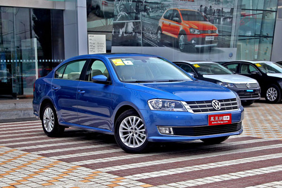 2012款帝豪EC7系搭载吉利自主研发的JL-4G15和JL-4G18发动机,并都采用了双智能可变凸轮轴正时系统(D-CVVT)技术,与现款的CVVT发动机相比,中低转速扭矩输出更充分,提升了燃油效率,油耗更低。新增的1.5L三厢版,搭载吉利自主研发的JL-4G15发动机,最大功率提升到80kW,峰值扭矩则为135Nm。而1.