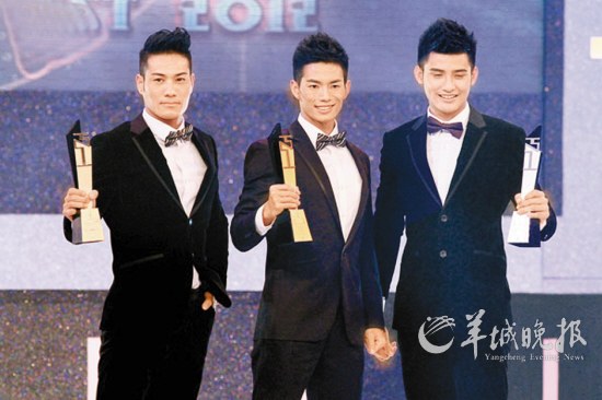 三甲选手：（左起）季军黄集锋、冠军朱晓辉、亚军王凯