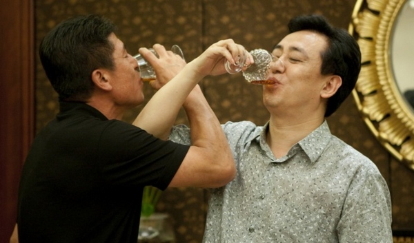 22许家印同李章洙和交杯酒