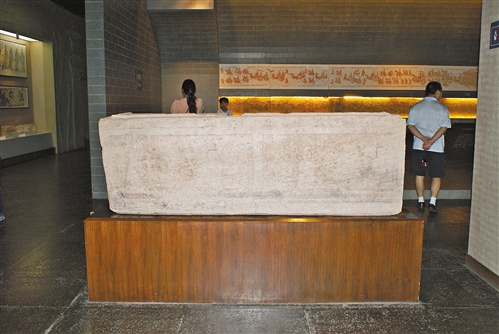 2吨多重的汉代石棺 藏在璧山蛮子洞里(组图)