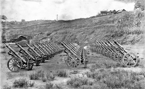 1944年,第二十一兵工厂重炮厂研制的120mm迫击炮.
