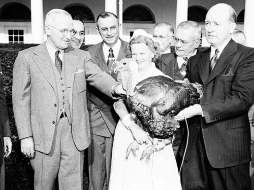 杜鲁门与火鸡合影 摄于1946年11月16日