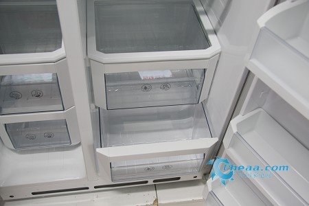 此外，该机的冷冻能力超强，4小时就可将食物完全冷冻，达到了储存食物新境界。