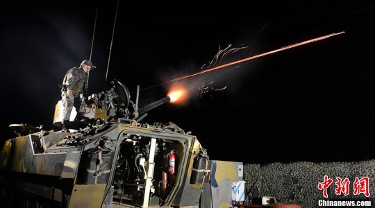 外地工夫2012年11月19日，駐扎在延坪島上的韓國軍隊舉行了大范圍的夜間射擊實彈演習。圖片根源：西方IC 版權作品 請勿轉載