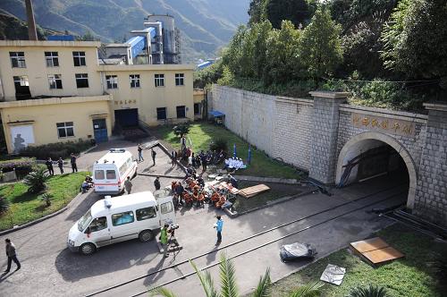 贵州响水煤矿事故死亡人数增至19人(组图)