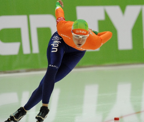 图文:速度滑冰世界杯俄罗斯站赛况 赛中瞬间