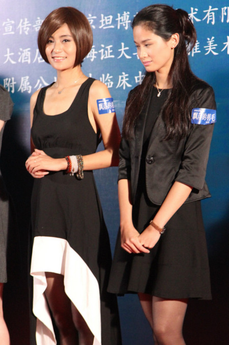 《飘落的羽毛》办关机仪式 刘洋影子首演文艺片