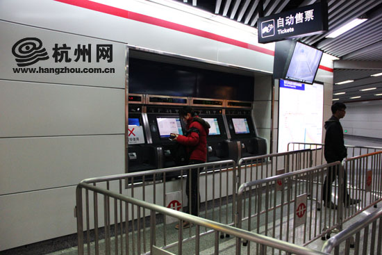 杭州地铁迎来首个工作日早高峰 两小时客流3.