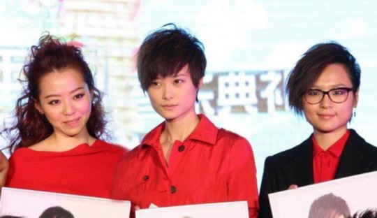 05超女三甲合体 李宇春周笔畅张靓颖登湖南跨年(图)