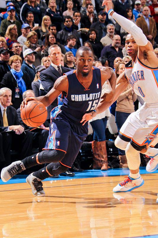 图文:[nba]雷霆胜山猫 威少积极防守