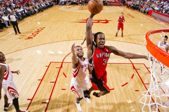图文nba猛龙负火箭泰伦斯罗斯扣篮