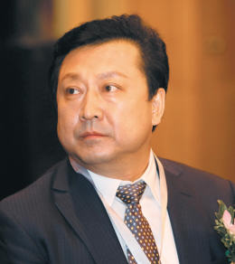 2012年是李镇西掌舵包商银行的第十个年头.