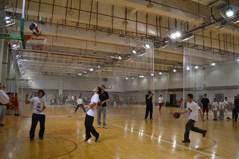 打篮球练口语,智康1对1外教篮球训练活动举办