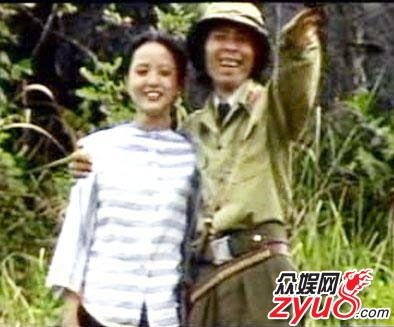 2,冯小刚1986年在电视剧《凯旋在子夜》中客串一个越南军官.