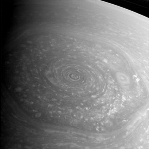 nasa近距离拍摄到土星北极地区壮观六边形风暴