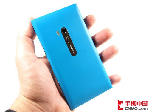 诺基亚Lumia 900背面图片
