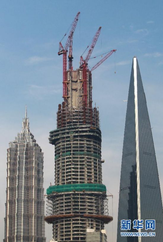 上海中心大厦已施工至85层 即将突破400米高