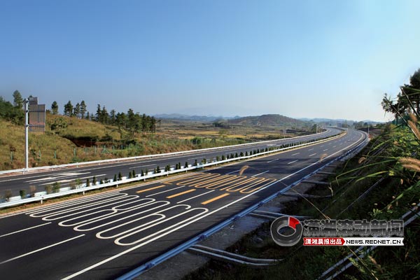 宁道高速公路是厦门至成都高速公路在湖南境内的重要路段之一,全长