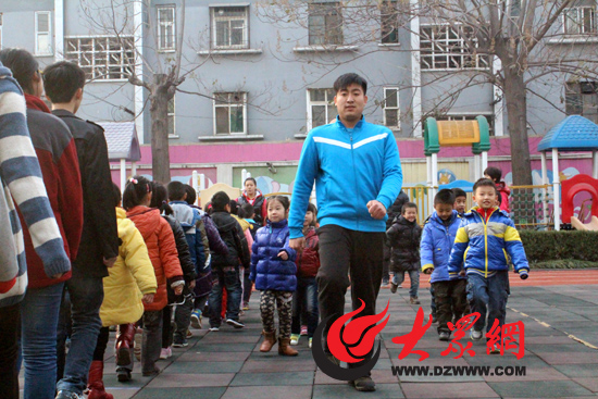 阿舅女孩:让组图更坚强让头像变阳刚(动漫)抽烟心愿的女生男孩图片