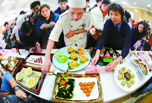 27日，22家京城餐飲老字號單獨推出展現了78道今冬創新菜，夏季溫補、潤冬養顏的“暖溫度”成為眾多新菜的主題。本報記者 賈同軍攝