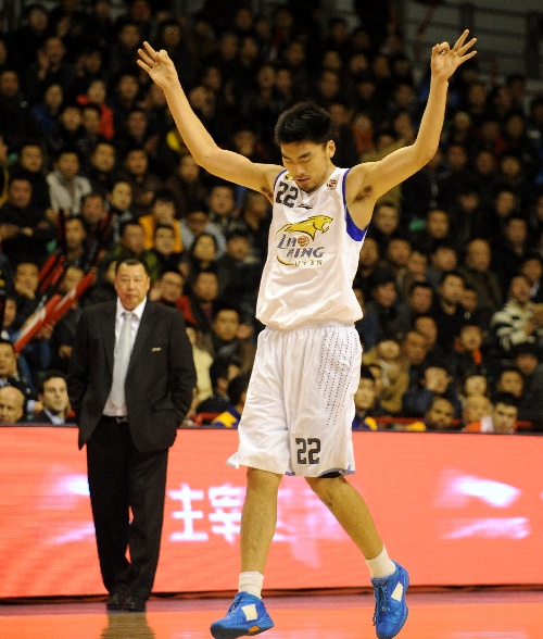 图文:[cba]辽宁104-109北京 李晓旭庆祝