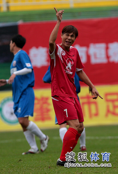 老甲A图片：上海4-3广州夺冠 表达不满