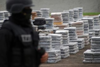 人民网12月2日讯 据来自特古西加尔巴的消息，洪都拉斯当局近日在北部一个地下实验室查获15吨毒品，创下该国历史上查获毒品最多的纪录。