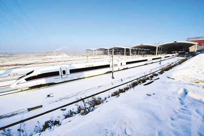 12月1日,四列crh380b型高寒动车组分别从哈尔滨西站,长春站,沈阳北站