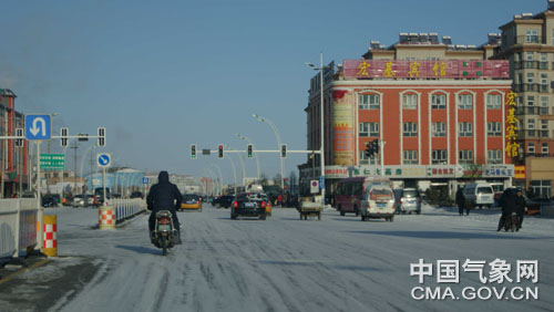 河北省张北县迎来降雪 积雪深度5厘米(组图)