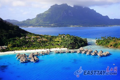 大溪地有岛屿,有高山,有海滩,是度假旅游胜地.
