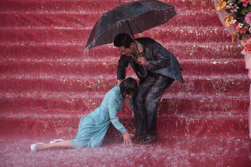 女主动不动就淋雨