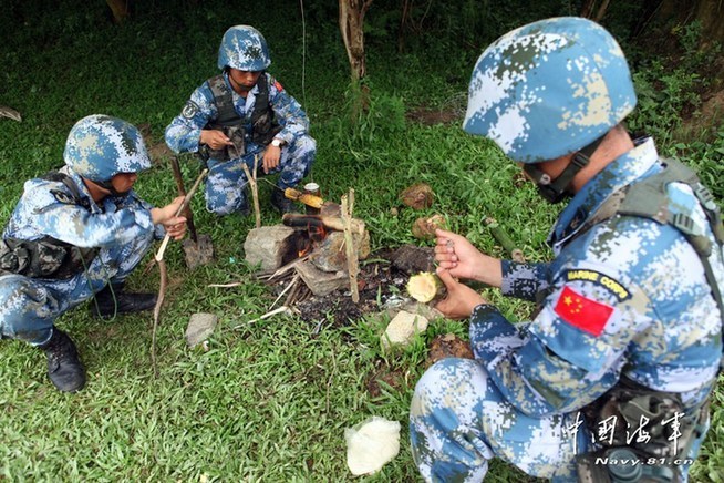 实拍中国海军陆战队生存训练(图)