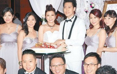 郑嘉雯与周志豪结婚，有一班星级兄弟、姐妹团。