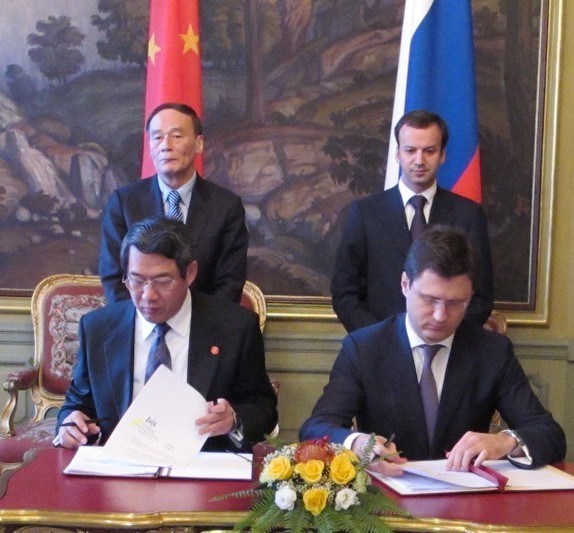 国家能源局局长刘铁男与俄能源部长签署合作文