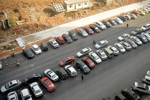 长沙停车现状调查 平均十台车抢一停车位