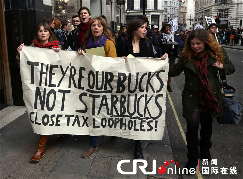 英国示威者集会抗议星巴克避税行为(高清组图