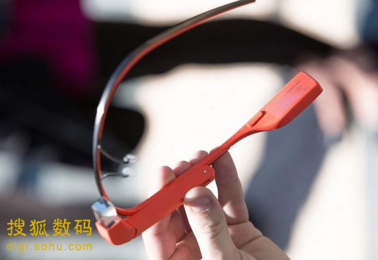 谷歌眼镜配备骨传导耳机 可穿透高背景噪音-搜
