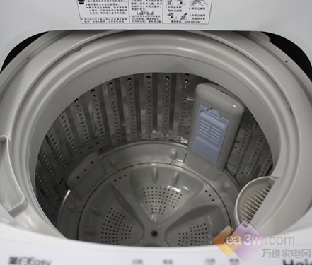 这款海尔波轮洗衣机采用了不锈钢内筒，能够有效减少细菌滋生。同时采用了盘形波轮，能够形成碟形水流托起衣物，避免磨损。电机控制力出色，在高速运转时也能够有效控制噪音。