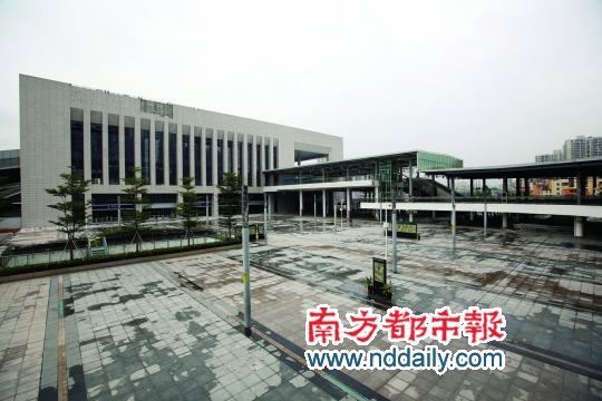 东站东广场与地铁布吉站有连廊相通.南都记者 赵炎雄 摄