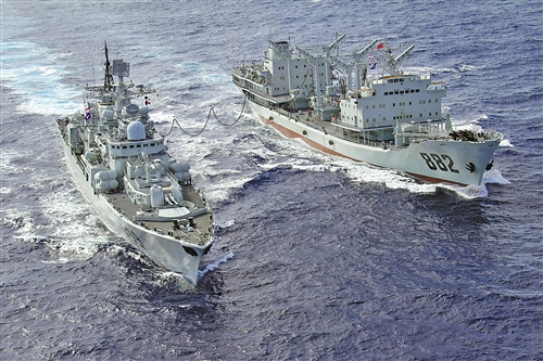 宁波舰 12月6日,鄱阳湖舰(右)为宁波舰(杭州舰