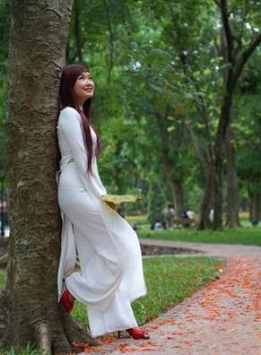 越南美女大学生白美纯 装扮脱俗(组图)