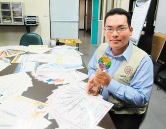 台湾27岁"考证达人 1年内考到证照152张(图)
