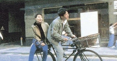 TVB剧上演清装版甜蜜蜜:李莲英单车载慈禧兜