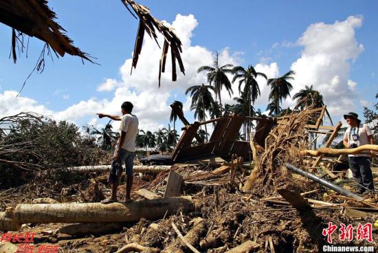菲律宾台风灾情惨重 华社积极捐款捐物援助灾区