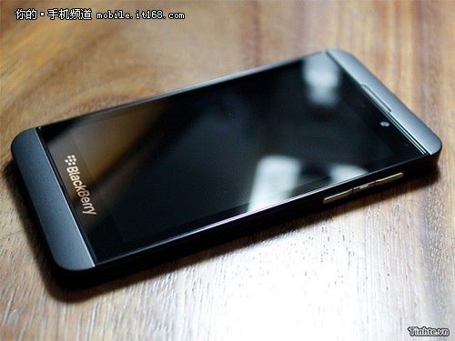 BlackBerry 10 L-Series又在越南现身