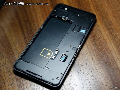 BlackBerry 10 L-Series又在越南现身