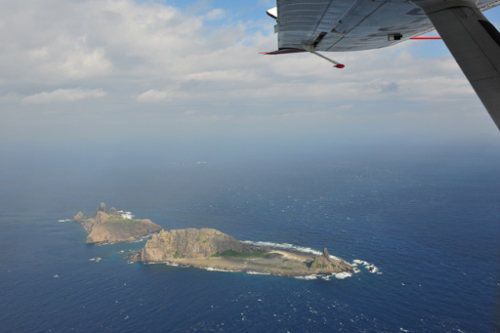 中国海监飞机抵钓鱼岛领空 展开海空立体巡航