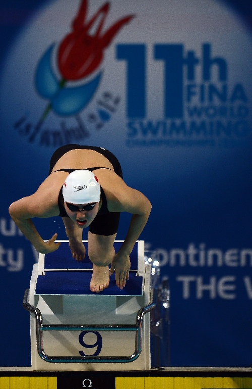 图文:2012世界短池游泳锦标赛 焦刘洋入水