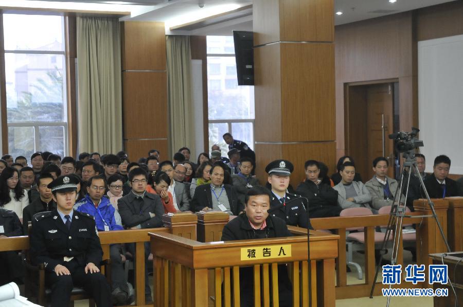 云南楚雄州原州长杨红卫受贿、滥用职权案开庭